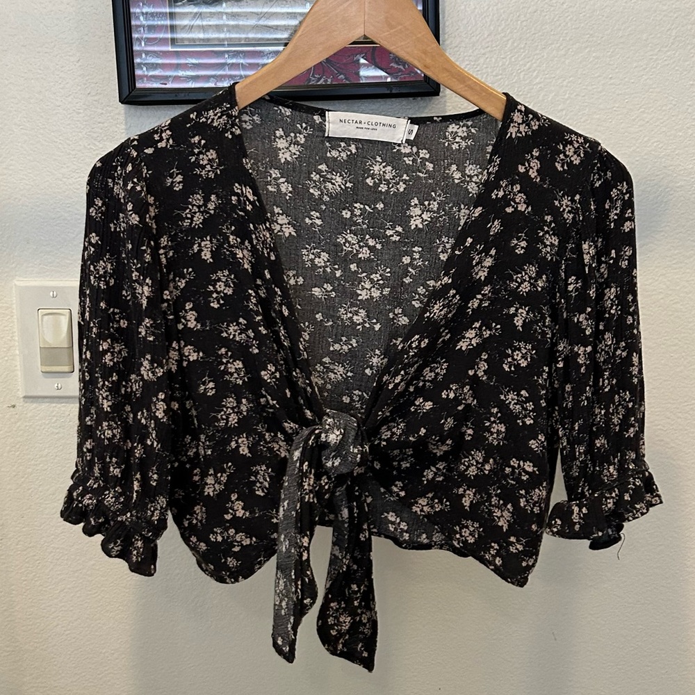 Nectar Clothing Front Tie Cropped Top S